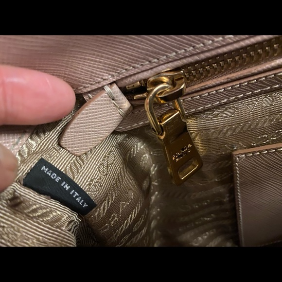 Authentic Prada Saffiano Lux - Picture 16 of 16
